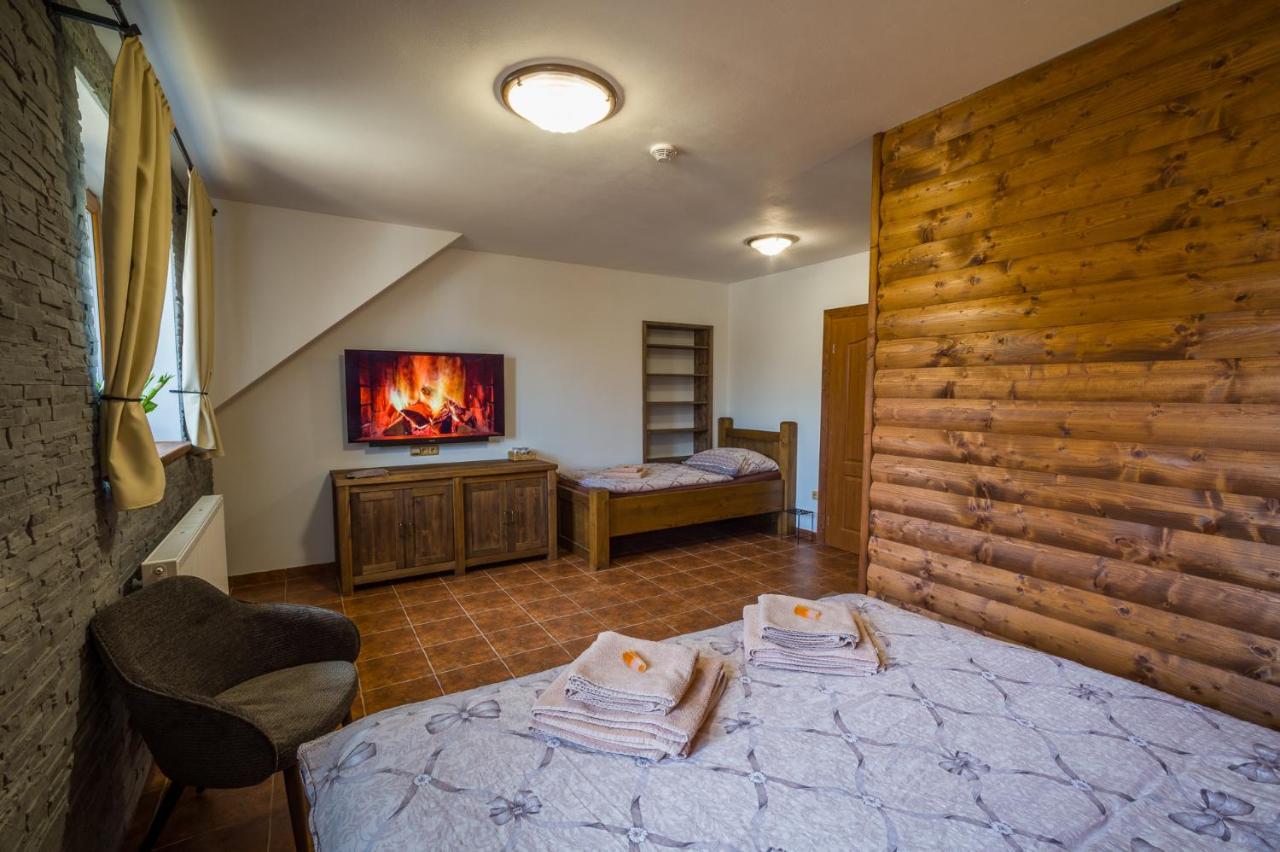 Hotel Ranch Jestrebice Hermanicky Esterno foto