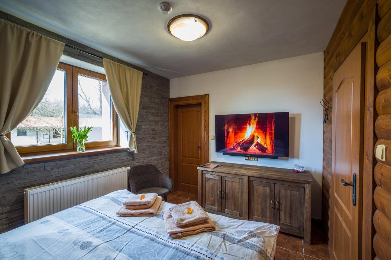 Hotel Ranch Jestrebice Hermanicky Esterno foto