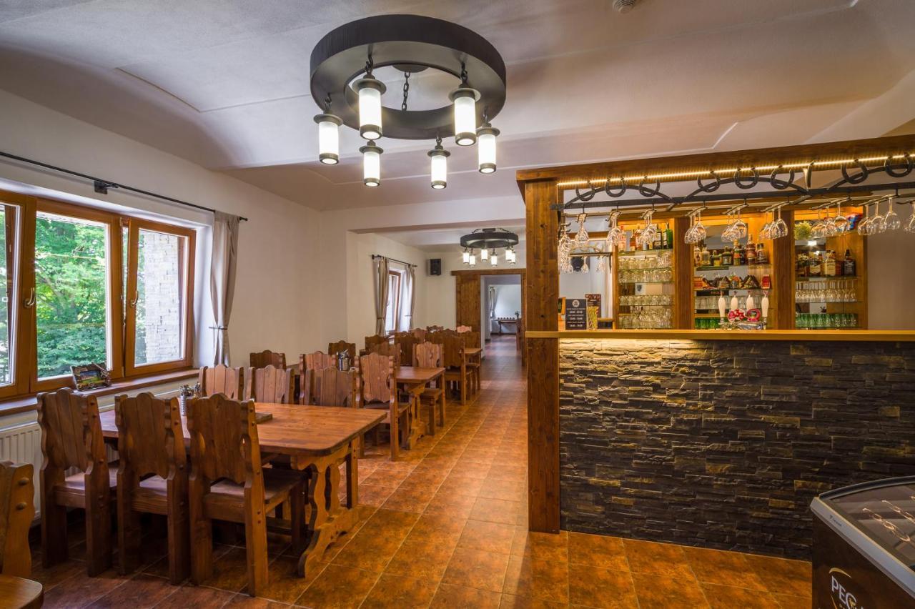 Hotel Ranch Jestrebice Hermanicky Esterno foto